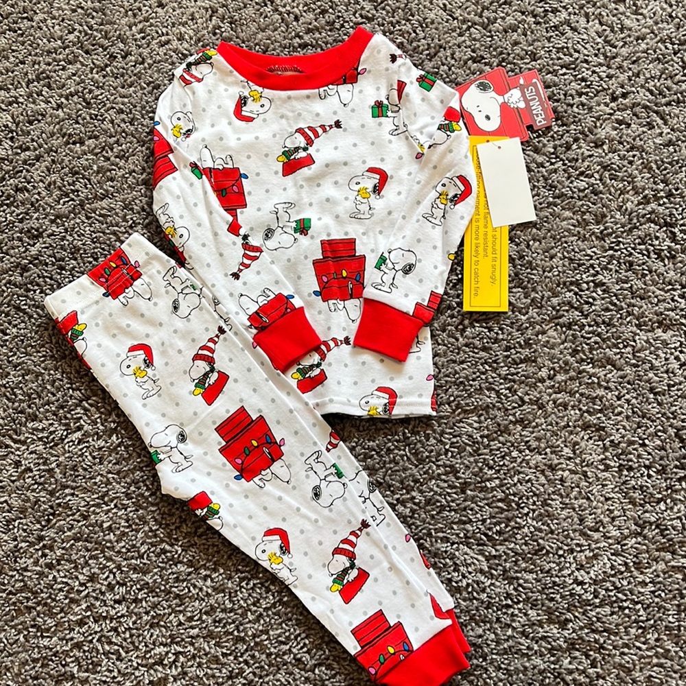 Reduced PEANUTS Christmas Holiday Pajamas 2T Snoopy